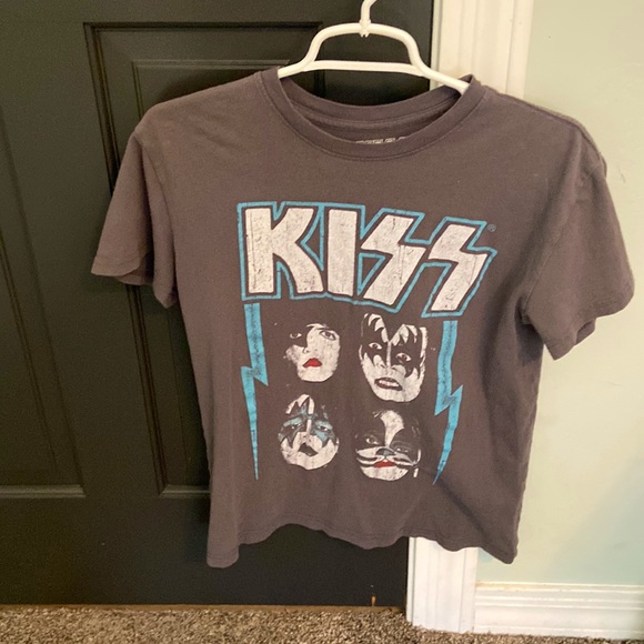 Cute KISS shirt! - Picture 2 of 2